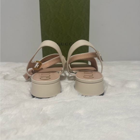 Gucci Women's Sandals with Gold Details - Picture 3 of 6